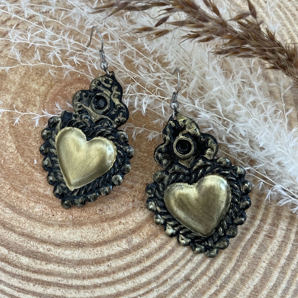 Corazón Sagrado Earrings/ Heart Earrings